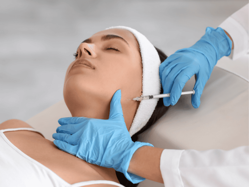 Preenchedores com Ácido Hialurônico: Como Eles Melhoram o Aspecto da Pele e Combatem a Flacidez Facial na Clínica Magrass