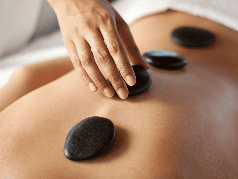 Massagem de Pedras Quentes